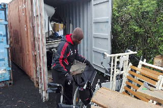 Hilfskontainer nach Ghana